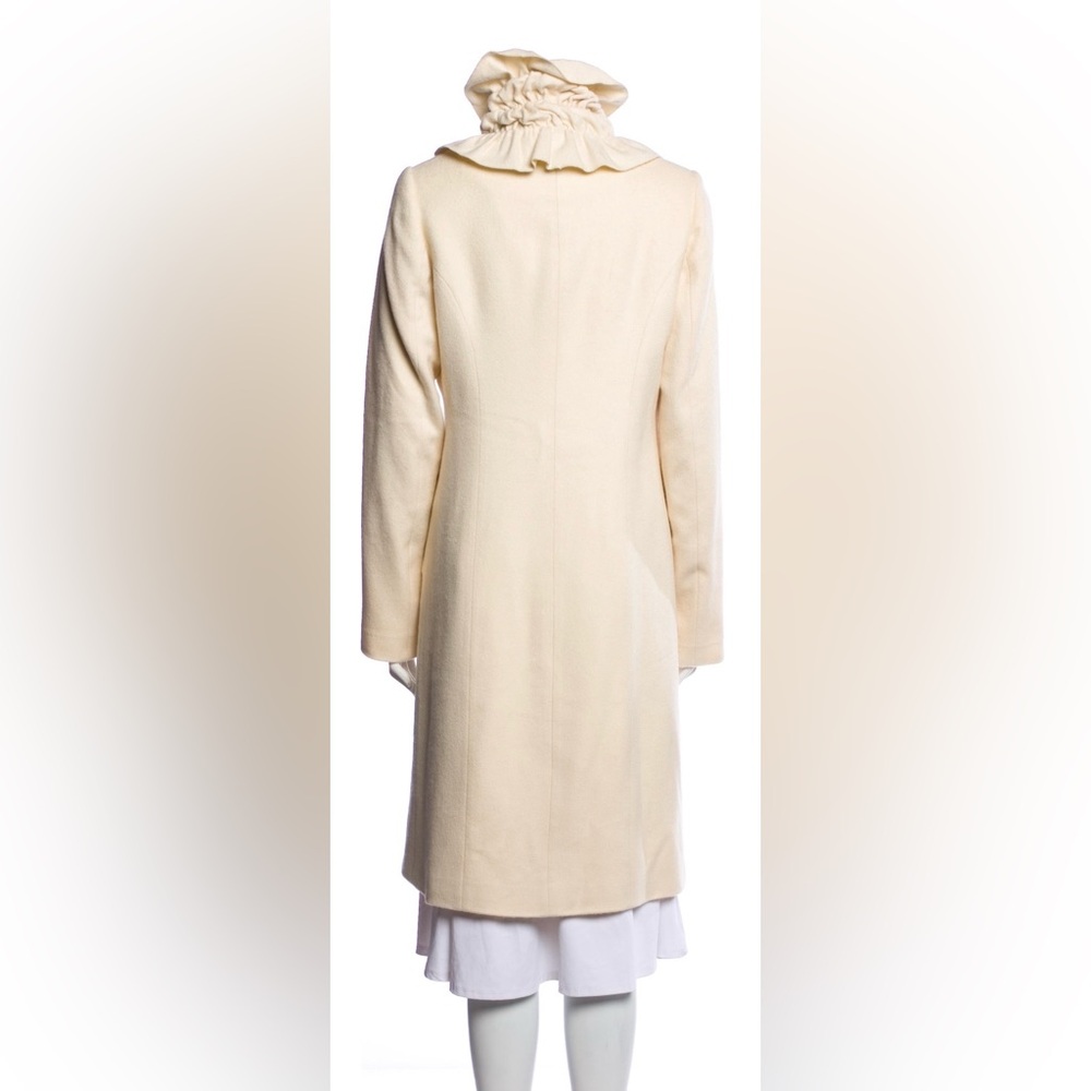 Elegant Lambswool and Cashmere Cream Ruffle-Collar Coat - Picture 3 of 3